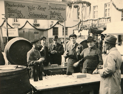 Weinstand auf dem Winzerfest 1952